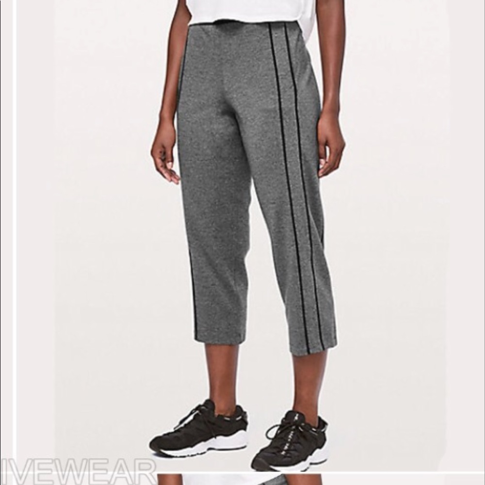 Lululemon Light Strides Crop sz 4